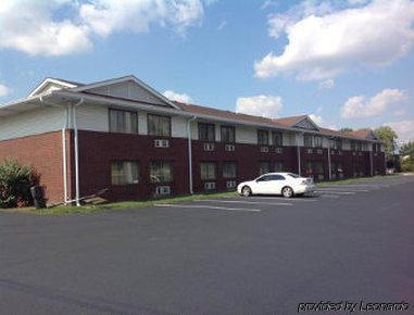 Super 8 By Wyndham Hotel 2*
