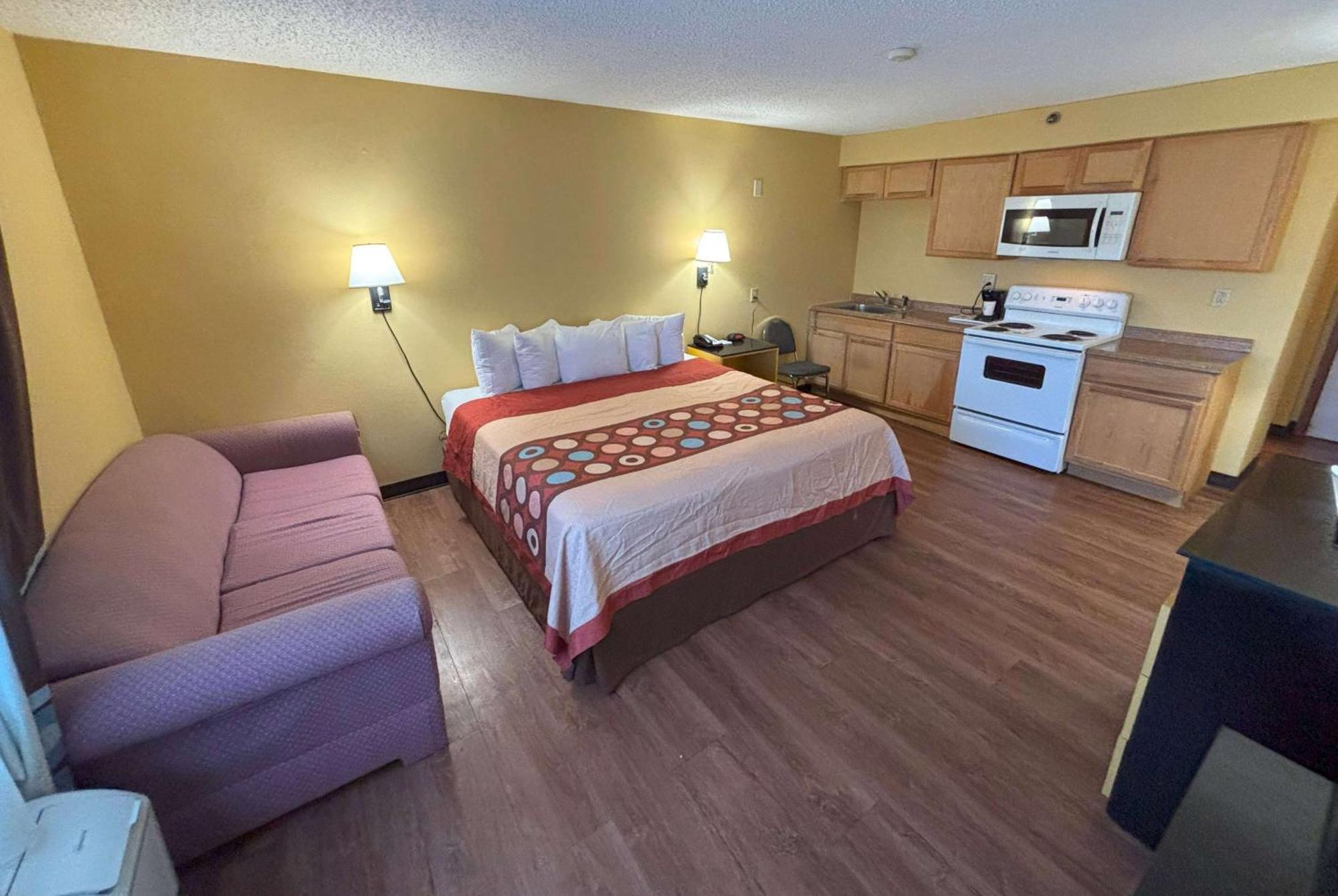 Super 8 By Wyndham Hotel