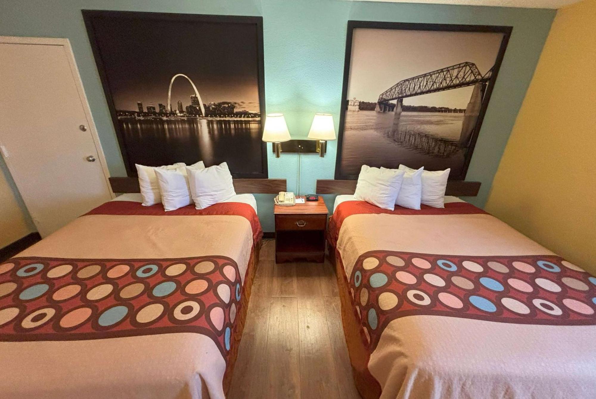Super 8 By Wyndham Hotel 2*
